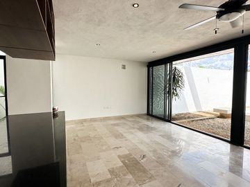 Casa de 3 recámaras en venta en priv Zendera, Conkal