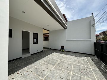 Brand-New 5-Bedroom Modern Home with Private Pool in Imus, Cavite – Ready for Move-In!