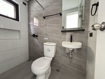 Brand-New 5-Bedroom Modern Home with Private Pool in Imus, Cavite – Ready for Move-In!