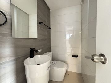 Brand-New 5-Bedroom Modern Home with Private Pool in Imus, Cavite – Ready for Move-In!