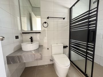 Brand-New 5-Bedroom Modern Home with Private Pool in Imus, Cavite – Ready for Move-In!
