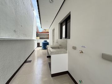 Brand-New 5-Bedroom Modern Home with Private Pool in Imus, Cavite – Ready for Move-In!