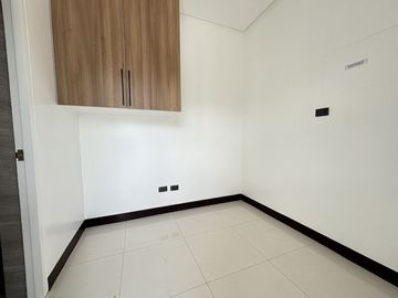 Brand-New 5-Bedroom Modern Home with Private Pool in Imus, Cavite – Ready for Move-In!