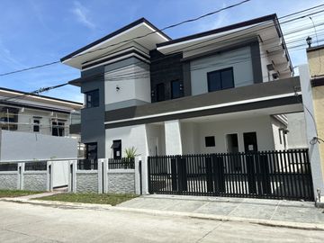 Brand-New 5-Bedroom Modern Home with Private Pool in Imus, Cavite – Ready for Move-In!