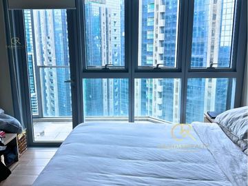 Uptown Parksuites 1BR Condo Unit For Sale Semi Furnished BGC Taguig