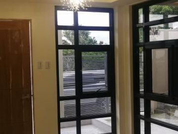HOUSE AND LOT FOR SALE IN TAGAYTAY HEIGHTS