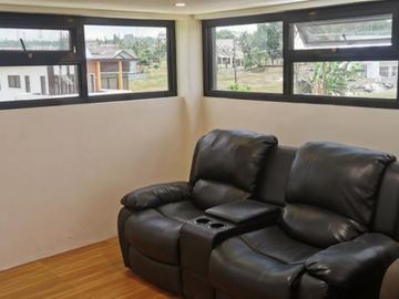 HOUSE AND LOT FOR SALE IN TAGAYTAY HEIGHTS