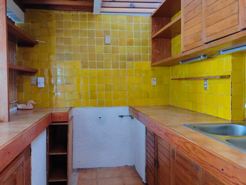 VENDO AMPLIA CASA EN TEPOZTLAN, SANTIAGO TEPETLAPA, GRAN UBICACIÓN