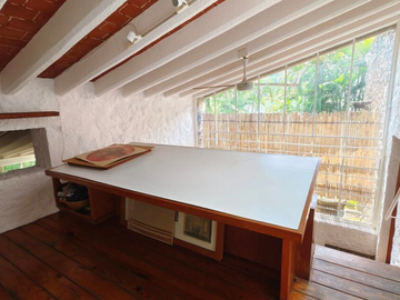 VENDO AMPLIA CASA EN TEPOZTLAN, SANTIAGO TEPETLAPA, GRAN UBICACIÓN