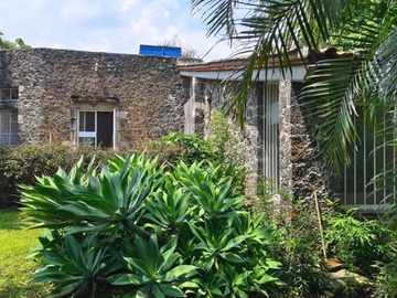 VENDO AMPLIA CASA EN TEPOZTLAN, SANTIAGO TEPETLAPA, GRAN UBICACIÓN