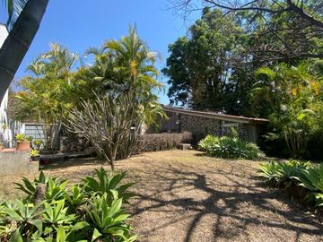 VENDO AMPLIA CASA EN TEPOZTLAN, SANTIAGO TEPETLAPA, GRAN UBICACIÓN