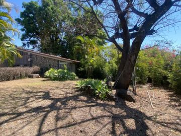 VENDO AMPLIA CASA EN TEPOZTLAN, SANTIAGO TEPETLAPA, GRAN UBICACIÓN