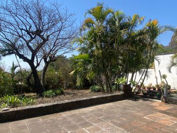 VENDO AMPLIA CASA EN TEPOZTLAN, SANTIAGO TEPETLAPA, GRAN UBICACIÓN