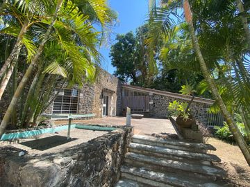 VENDO AMPLIA CASA EN TEPOZTLAN, SANTIAGO TEPETLAPA, GRAN UBICACIÓN