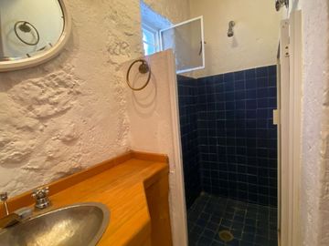 VENDO AMPLIA CASA EN TEPOZTLAN, SANTIAGO TEPETLAPA, GRAN UBICACIÓN