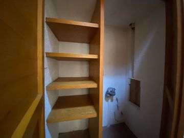 VENDO AMPLIA CASA EN TEPOZTLAN, SANTIAGO TEPETLAPA, GRAN UBICACIÓN