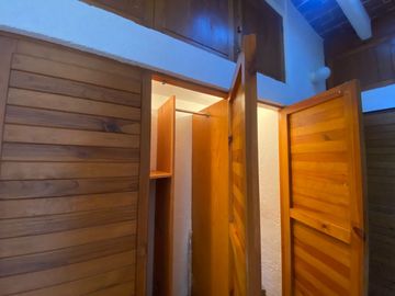VENDO AMPLIA CASA EN TEPOZTLAN, SANTIAGO TEPETLAPA, GRAN UBICACIÓN