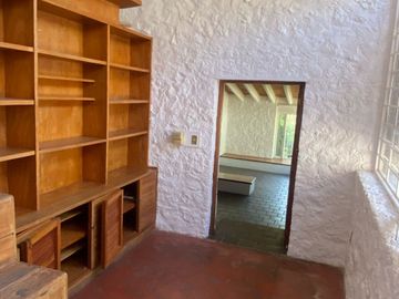 VENDO AMPLIA CASA EN TEPOZTLAN, SANTIAGO TEPETLAPA, GRAN UBICACIÓN