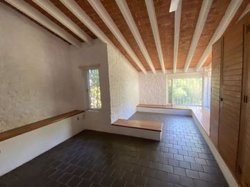 VENDO AMPLIA CASA EN TEPOZTLAN, SANTIAGO TEPETLAPA, GRAN UBICACIÓN