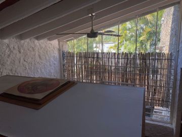 VENDO AMPLIA CASA EN TEPOZTLAN, SANTIAGO TEPETLAPA, GRAN UBICACIÓN