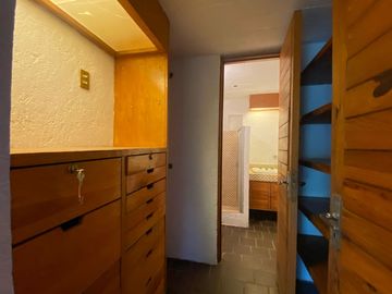 VENDO AMPLIA CASA EN TEPOZTLAN, SANTIAGO TEPETLAPA, GRAN UBICACIÓN
