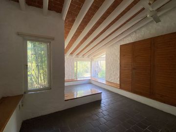 VENDO AMPLIA CASA EN TEPOZTLAN, SANTIAGO TEPETLAPA, GRAN UBICACIÓN