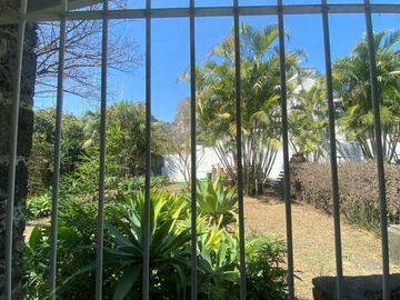 VENDO AMPLIA CASA EN TEPOZTLAN, SANTIAGO TEPETLAPA, GRAN UBICACIÓN