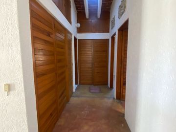 VENDO AMPLIA CASA EN TEPOZTLAN, SANTIAGO TEPETLAPA, GRAN UBICACIÓN