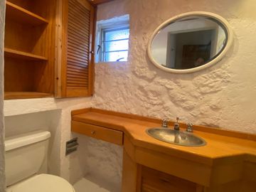 VENDO AMPLIA CASA EN TEPOZTLAN, SANTIAGO TEPETLAPA, GRAN UBICACIÓN