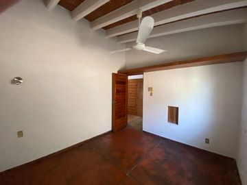 VENDO AMPLIA CASA EN TEPOZTLAN, SANTIAGO TEPETLAPA, GRAN UBICACIÓN