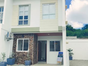 3BR HOUSE AND LOT WITH EN SUITE NEAR YNARES CENTER ANTIPLO CITY