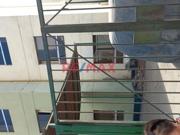 Amplia Casa De 2 Pisos Av. Miguel Grau Smp