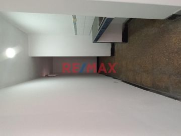 Amplia Casa De 2 Pisos Av. Miguel Grau Smp