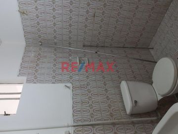 Amplia Casa De 2 Pisos Av. Miguel Grau Smp