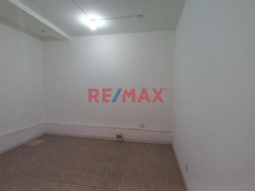 Amplia Casa De 2 Pisos Av. Miguel Grau Smp