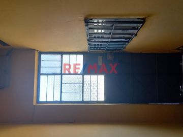 Amplia Casa De 2 Pisos Av. Miguel Grau Smp