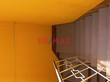 Amplia Casa De 2 Pisos Av. Miguel Grau Smp