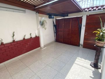 Se Alquila Amplio Departamento De 165M² En Bellavista – 3 Dormitorios +Patio Interior + Cochera