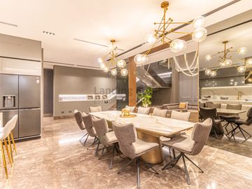 DEJA DE HOJEAR REVISTAS DE LUJO. MEJOR, VIVE EN UNA. CASA EN VENTA LAS LAJAS, SAN JERÓNIMO