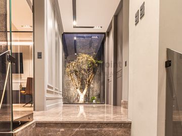 DEJA DE HOJEAR REVISTAS DE LUJO. MEJOR, VIVE EN UNA. CASA EN VENTA LAS LAJAS, SAN JERÓNIMO