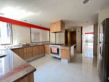 Estupendo departamento para remodelar en Lomas de Chapultepec