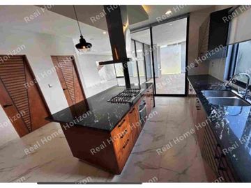 CASA EN VENTA EN LOMAS DEL MOLINO 3