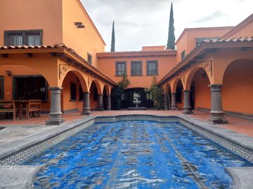 Venta de residencia espectacular en Juriquilla.