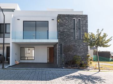 Casa de 4 Recámaras en Lomas de Angelopolis Puebla