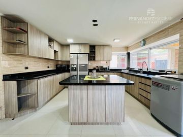 RINCONADA - VENDE CASA 6D 4B PISCINA - SAN MARTIN