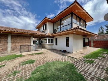 RINCONADA - VENDE CASA 6D 4B PISCINA - SAN MARTIN