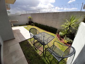 HERMOSA CASA A LA ENTRADA DE PACHUCA CON CISTERNA