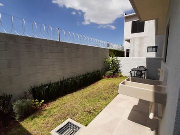 HERMOSA CASA A LA ENTRADA DE PACHUCA CON CISTERNA