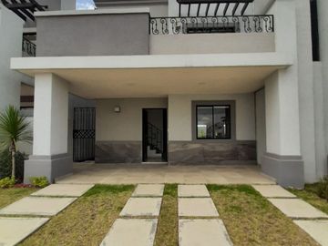 HERMOSA CASA A LA ENTRADA DE PACHUCA CON CISTERNA