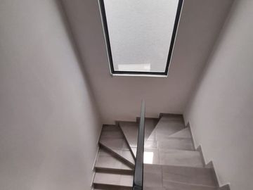 HERMOSA CASA A LA ENTRADA DE PACHUCA CON CISTERNA